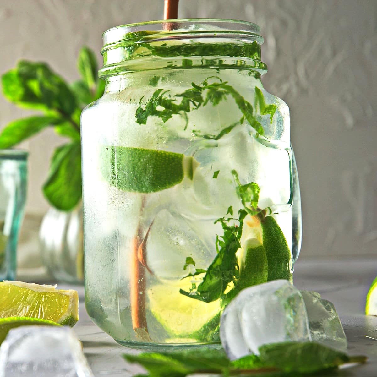 Classic Mojito Mocktail: Fresh Mint, Zesty Lime, Customizable